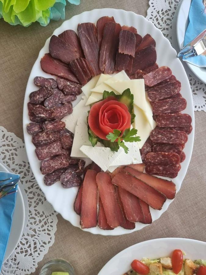 Семеен Хотел При Вергил Szapareva Banja Kültér fotó